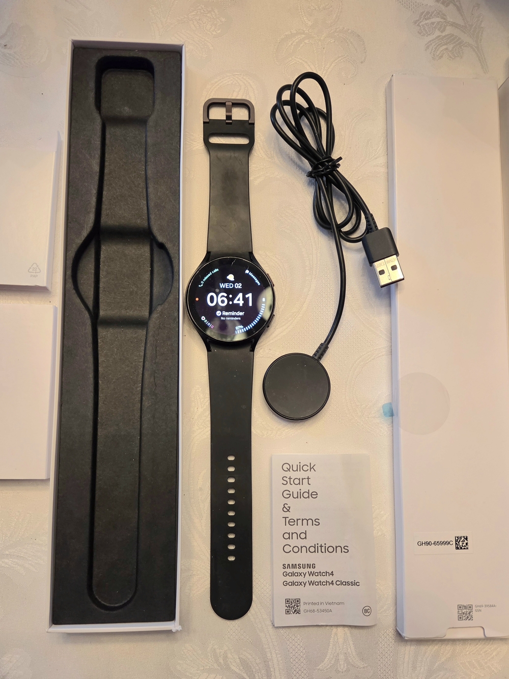 Samsung Galaxy Watch4 Classic Black Smartwatch with Charger - Picture 3 of 9